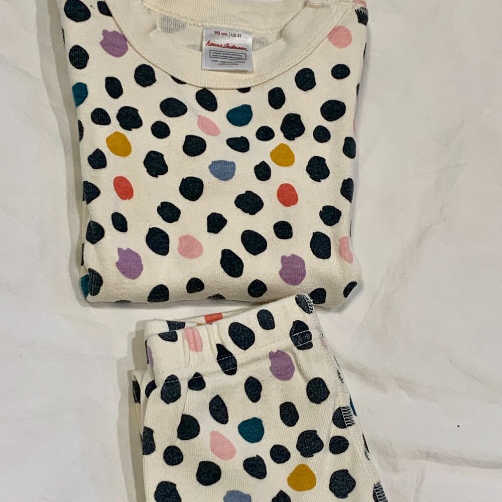 Hanna Andersson White Pajama Set with Black, Pink, Purple, Teal, Mustard Dots